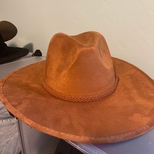 Miss Lola cognac suede hat